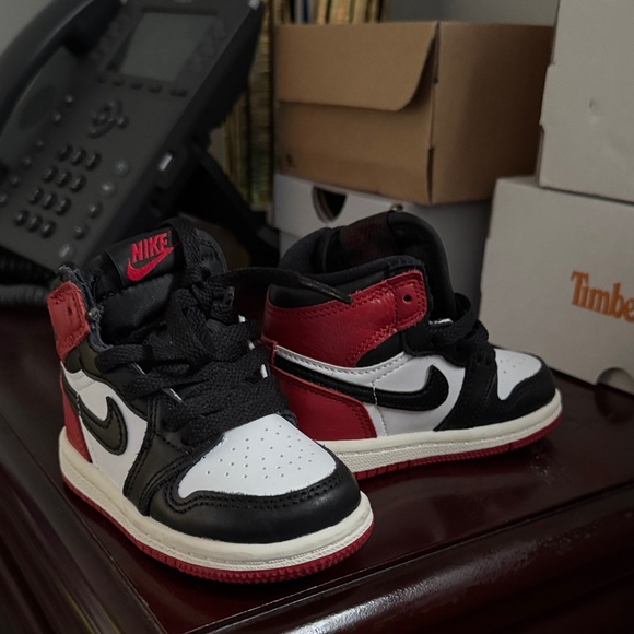 Nike Kids Black White and Red Sneakers